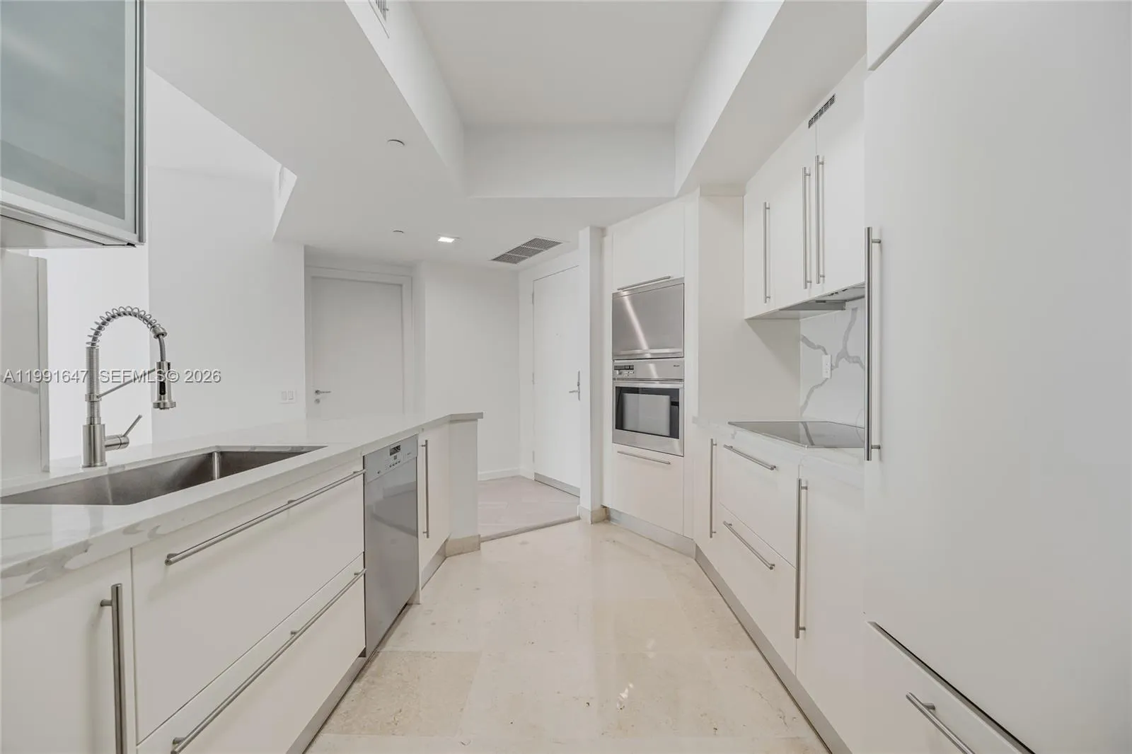 450 Alton Road 906, Miami Beach, Florida 33139, Miami Beach, Florida 33139, 2 Bedrooms Bedrooms, ,2 BathroomsBathrooms,Residential Lease,For Rent,450 Alton Road 906, Miami Beach, Florida 33139,A11991647