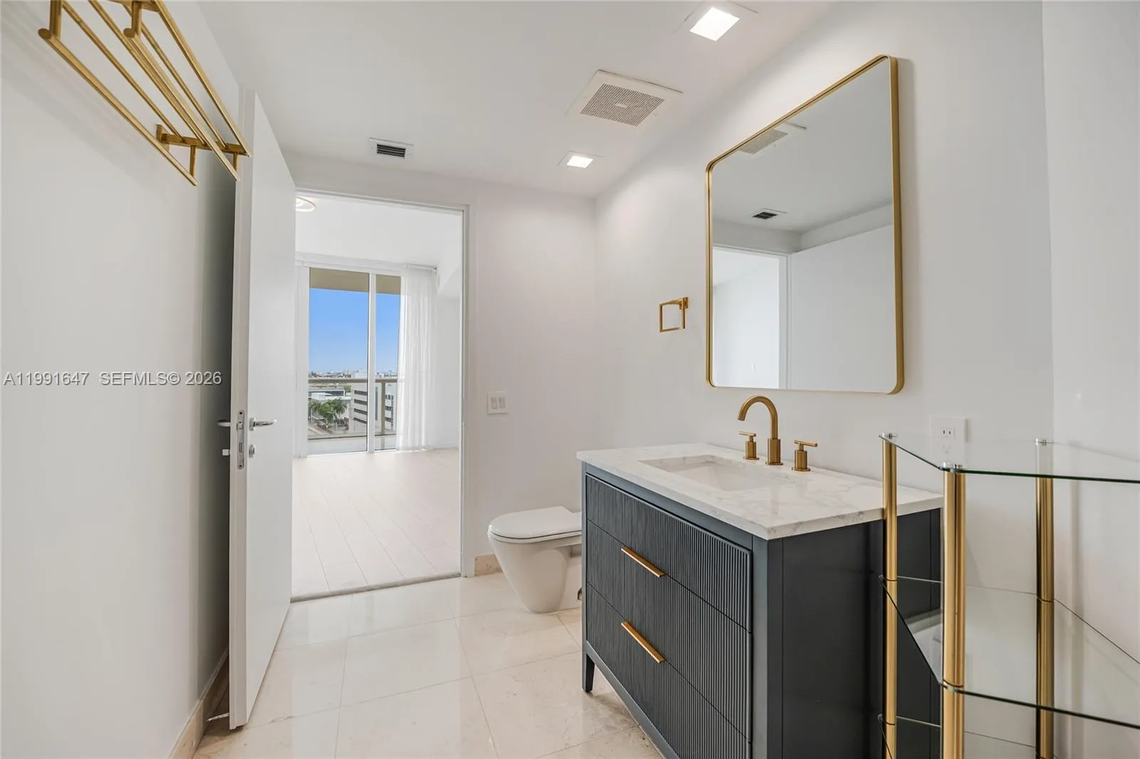 450 Alton Road 906, Miami Beach, Florida 33139, Miami Beach, Florida 33139, 2 Bedrooms Bedrooms, ,2 BathroomsBathrooms,Residential Lease,For Rent,450 Alton Road 906, Miami Beach, Florida 33139,A11991647