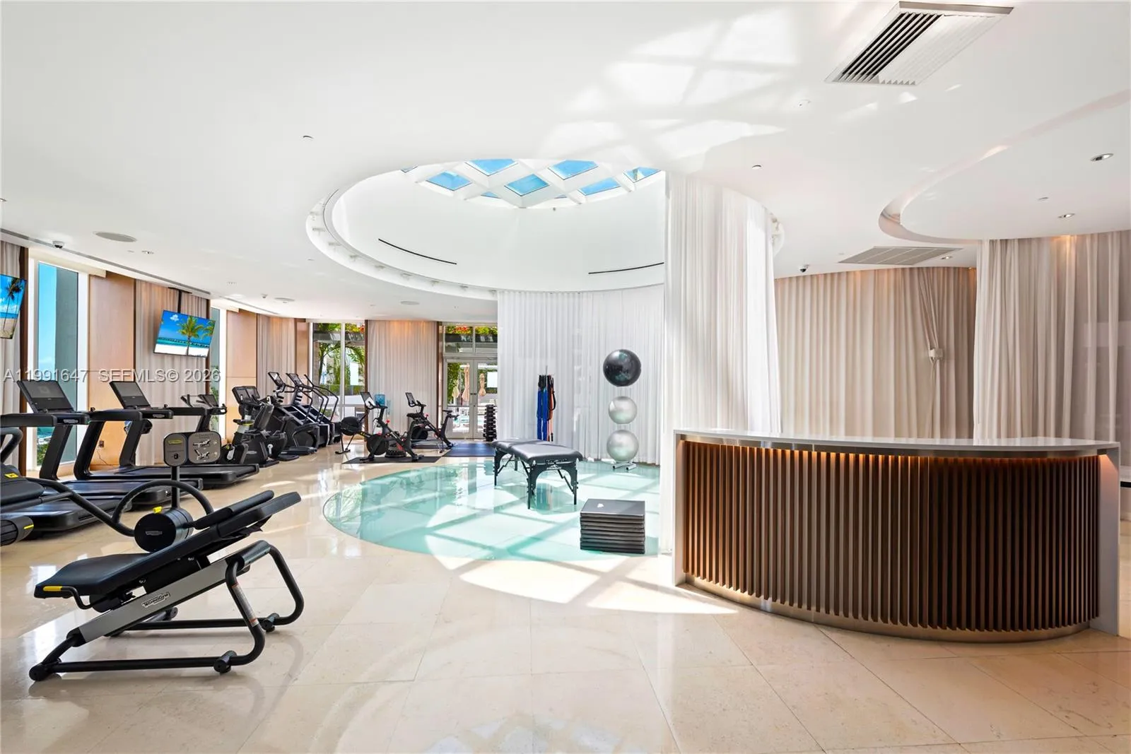 450 Alton Road 906, Miami Beach, Florida 33139, Miami Beach, Florida 33139, 2 Bedrooms Bedrooms, ,2 BathroomsBathrooms,Residential Lease,For Rent,450 Alton Road 906, Miami Beach, Florida 33139,A11991647