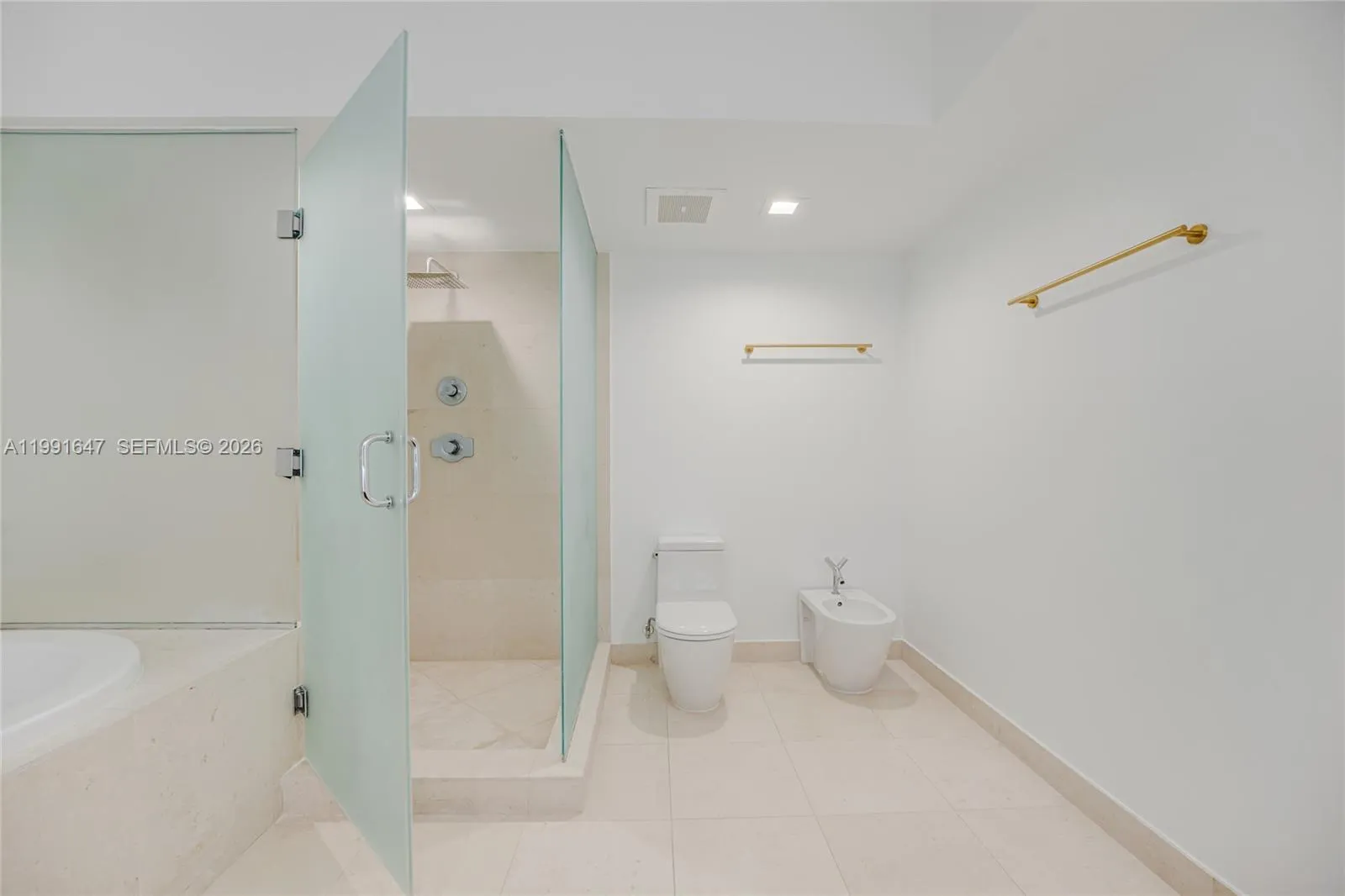 450 Alton Road 906, Miami Beach, Florida 33139, Miami Beach, Florida 33139, 2 Bedrooms Bedrooms, ,2 BathroomsBathrooms,Residential Lease,For Rent,450 Alton Road 906, Miami Beach, Florida 33139,A11991647