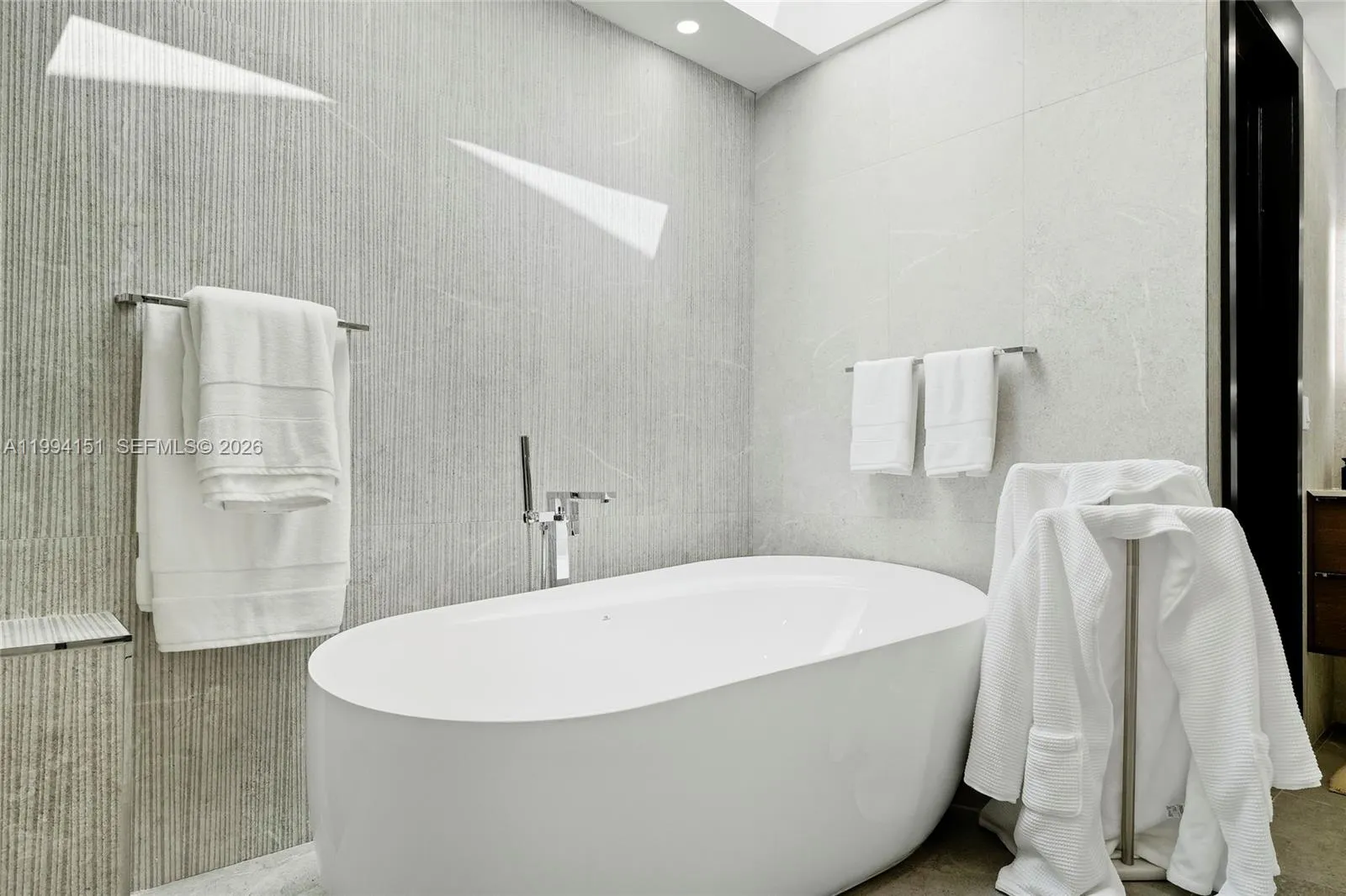 Miami, Florida 33143, 4 Bedrooms Bedrooms, ,2 BathroomsBathrooms,Residential Lease,For Rent,A11994151