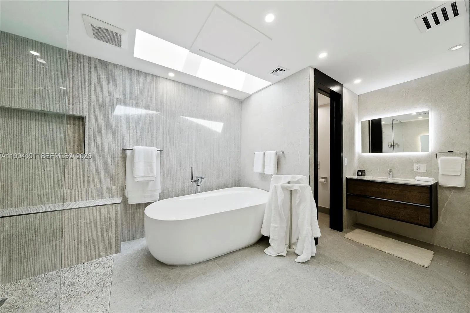 Miami, Florida 33143, 4 Bedrooms Bedrooms, ,2 BathroomsBathrooms,Residential Lease,For Rent,A11994151
