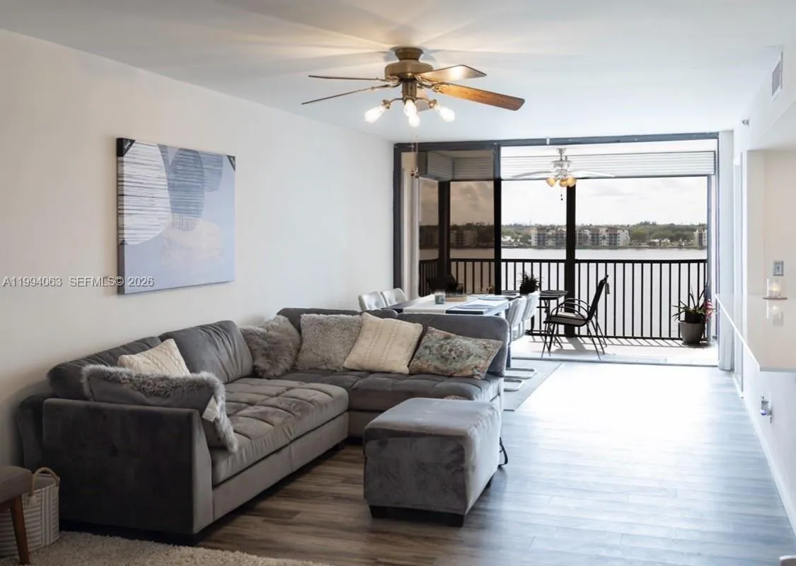 105 Lake Emerald Dr 708, Oakland Park, Florida 333, Oakland Park, Florida 33309, 1 Bedroom Bedrooms, ,1 BathroomBathrooms,Residential Lease,For Rent,105 Lake Emerald Dr 708, Oakland Park, Florida 333,A11994063