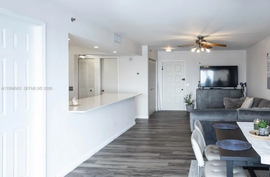 105 Lake Emerald Dr 708, Oakland Park, Florida 333, Oakland Park, Florida 33309, 1 Bedroom Bedrooms, ,1 BathroomBathrooms,Residential Lease,For Rent,105 Lake Emerald Dr 708, Oakland Park, Florida 333,A11994063