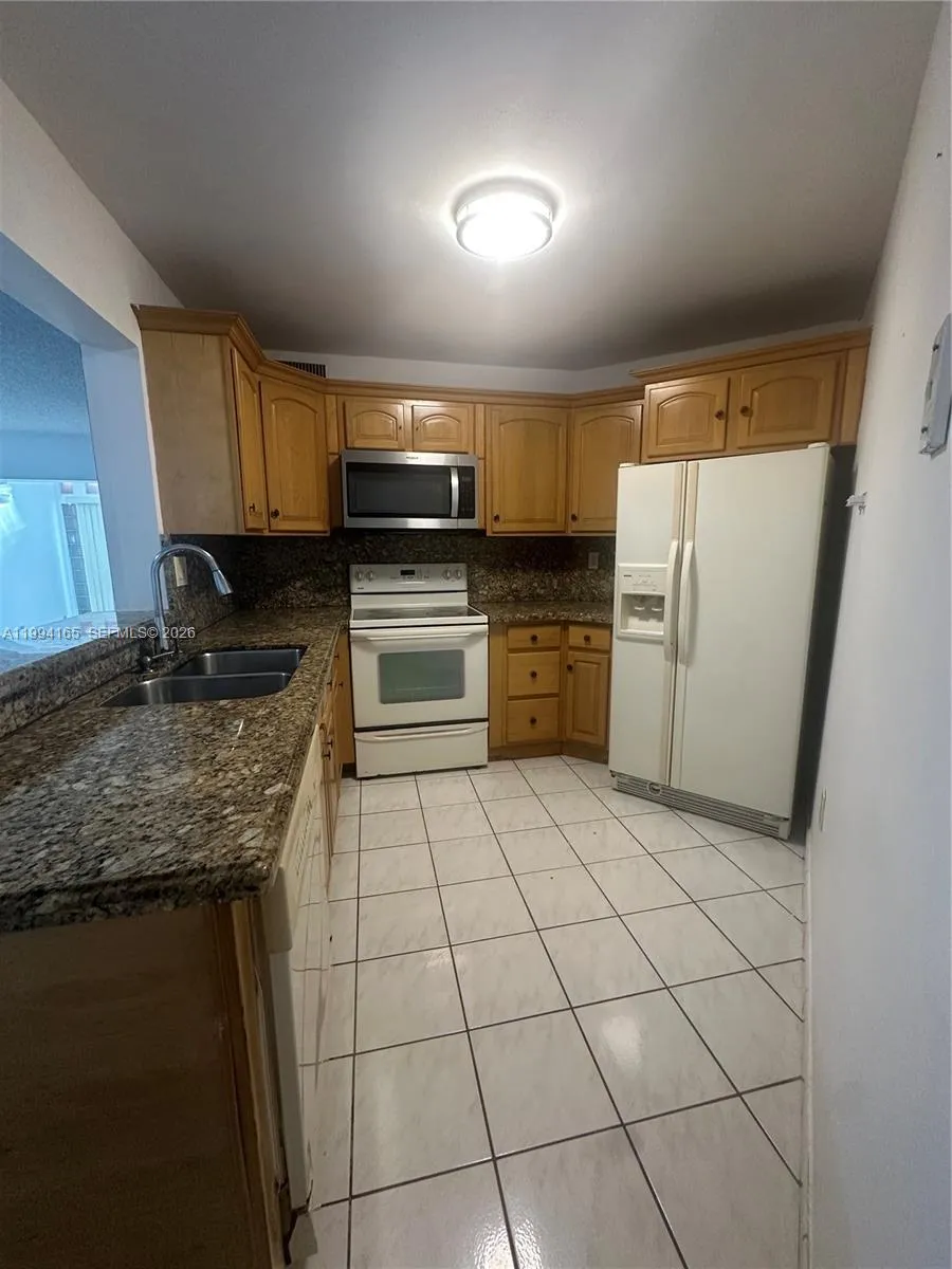 10245 Nw 9th St Cir 111-9, Miami, Florida 33172, Miami, Florida 33172, 2 Bedrooms Bedrooms, ,2 BathroomsBathrooms,Residential Lease,For Rent,10245 Nw 9th St Cir 111-9, Miami, Florida 33172,A11994165