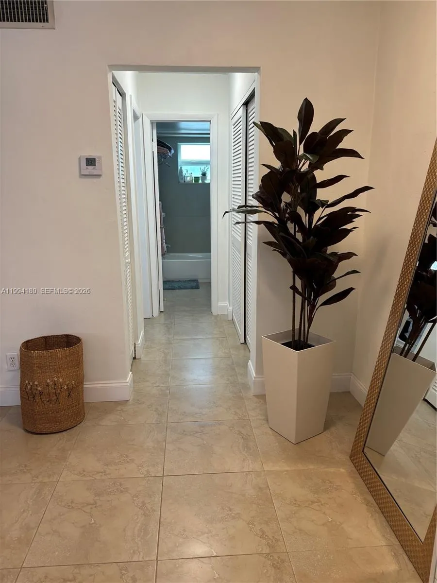 1551 12th 12a, Hollywood, Florida 33019, Hollywood, Florida 33019, 1 Bedroom Bedrooms, ,1 BathroomBathrooms,Residential Lease,For Rent,1551 12th 12a, Hollywood, Florida 33019,A11994180