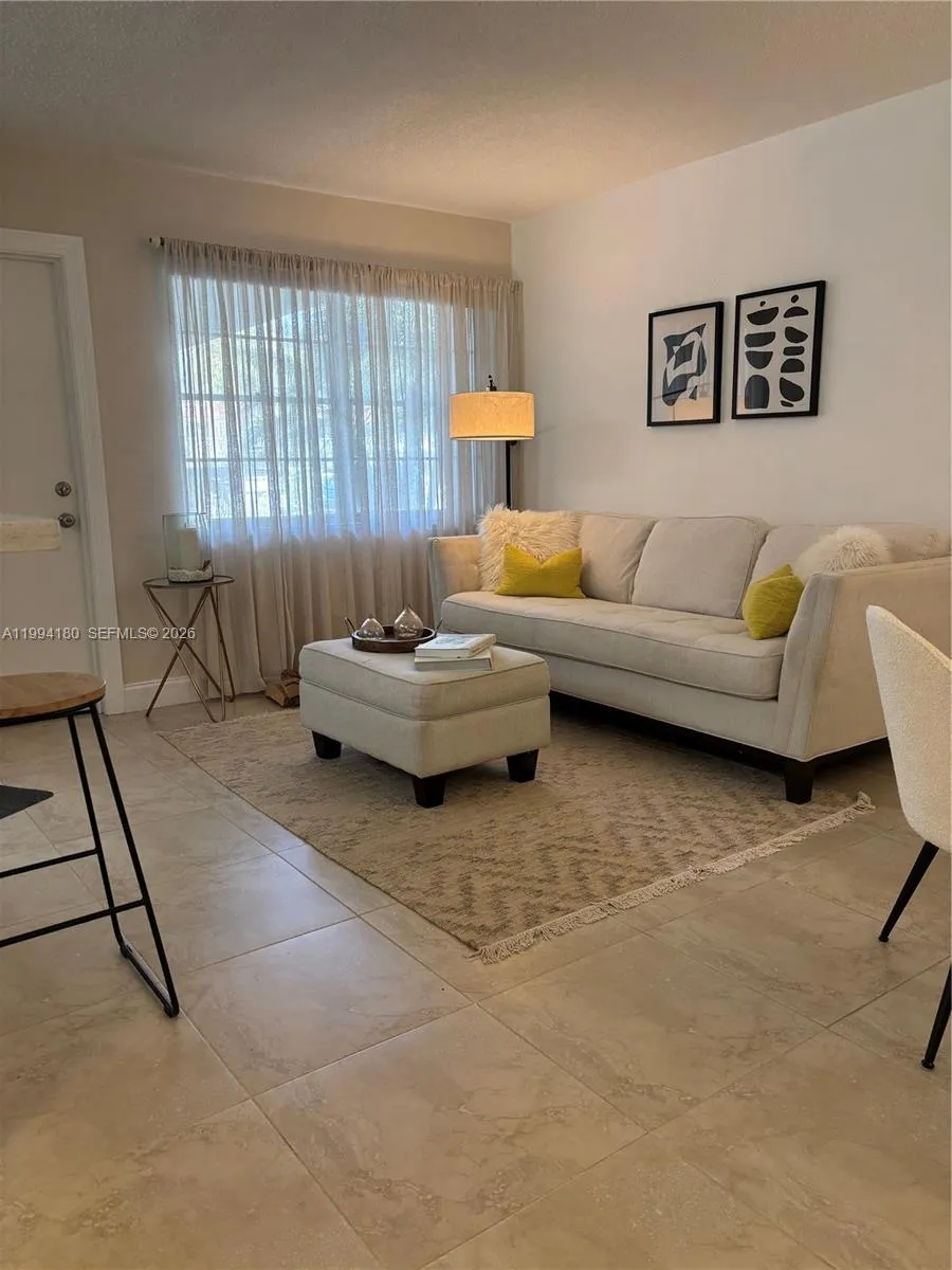 1551 12th 12a, Hollywood, Florida 33019, Hollywood, Florida 33019, 1 Bedroom Bedrooms, ,1 BathroomBathrooms,Residential Lease,For Rent,1551 12th 12a, Hollywood, Florida 33019,A11994180