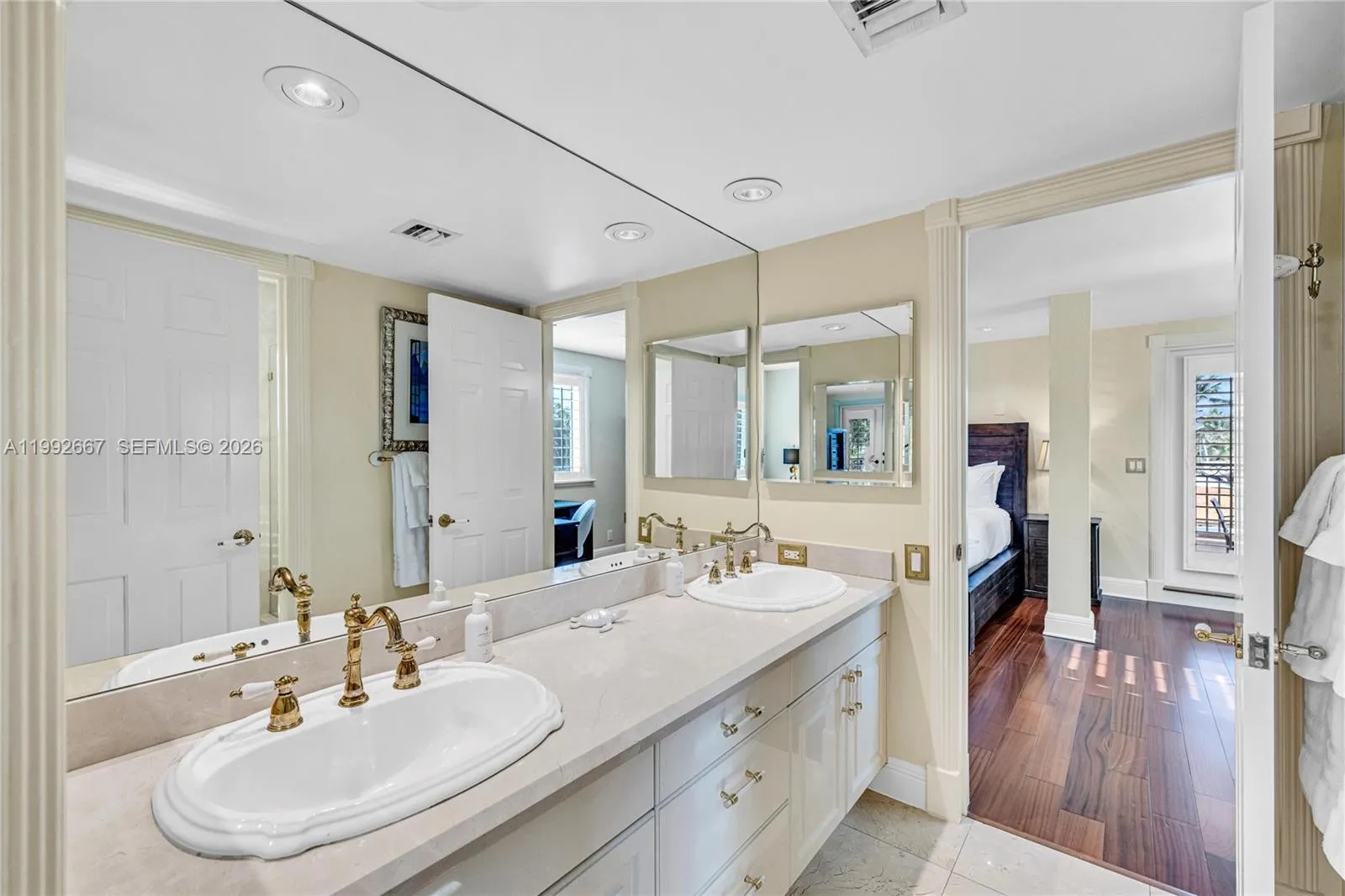 625 Se Poinciana, Fort Lauderdale, Florida 33301, Fort Lauderdale, Florida 33301, 6 Bedrooms Bedrooms, ,5 BathroomsBathrooms,Residential Lease,For Rent,625 Se Poinciana, Fort Lauderdale, Florida 33301,A11992667