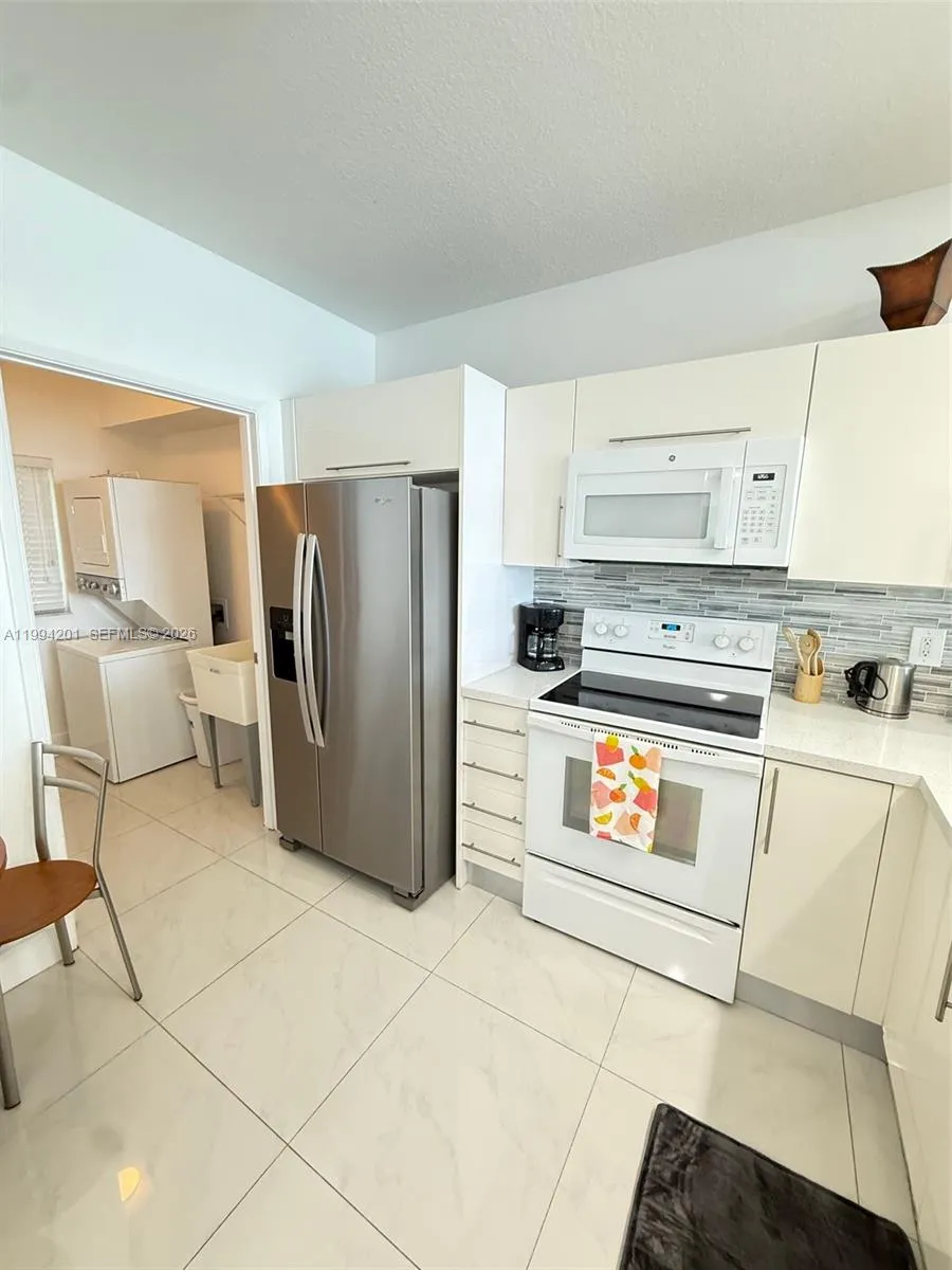 Sunny Isles Beach, Florida 33160, 2 Bedrooms Bedrooms, ,2 BathroomsBathrooms,Residential Lease,For Rent,A11994201