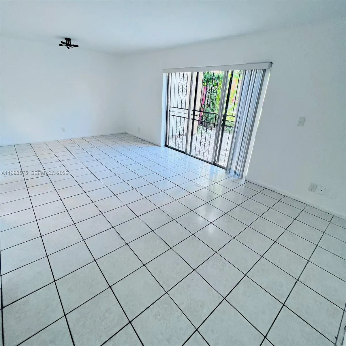 5721 Blueberry Ct 125, Lauderhill, Florida 33313, Lauderhill, Florida 33313, 4 Bedrooms Bedrooms, ,2 BathroomsBathrooms,Residential,For Sale,5721 Blueberry Ct 125, Lauderhill, Florida 33313,A11993575