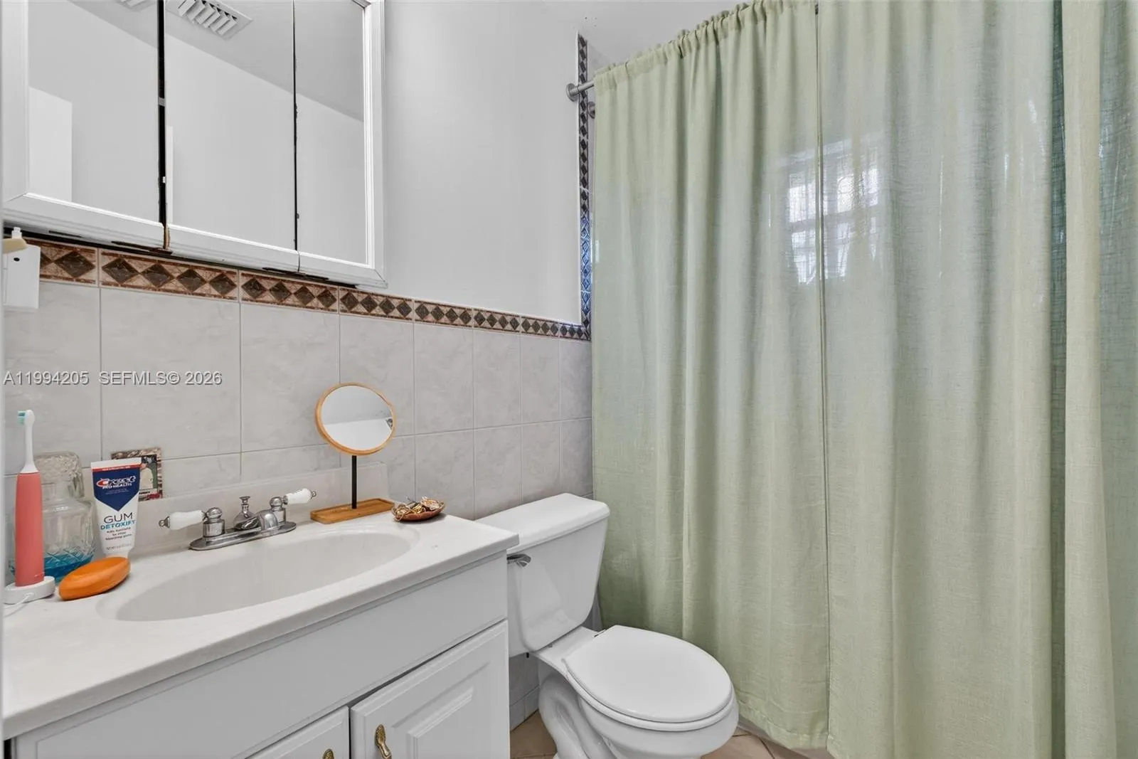 3147 Mcdonald St, Miami, Florida 33133, Miami, Florida 33133, ,Residential Income,For Sale,3147 Mcdonald St, Miami, Florida 33133,A11994205