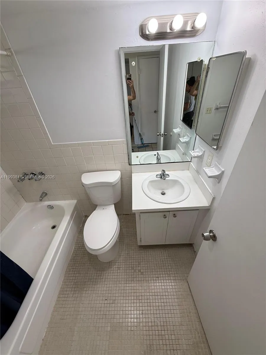 1333 E Hallandale Beach Blvd 223, Hallandale Beach, Hallandale Beach, Florida 33009, 1 Bedroom Bedrooms, ,1 BathroomBathrooms,Residential Lease,For Rent,1333 E Hallandale Beach Blvd 223, Hallandale Beach,A11993811