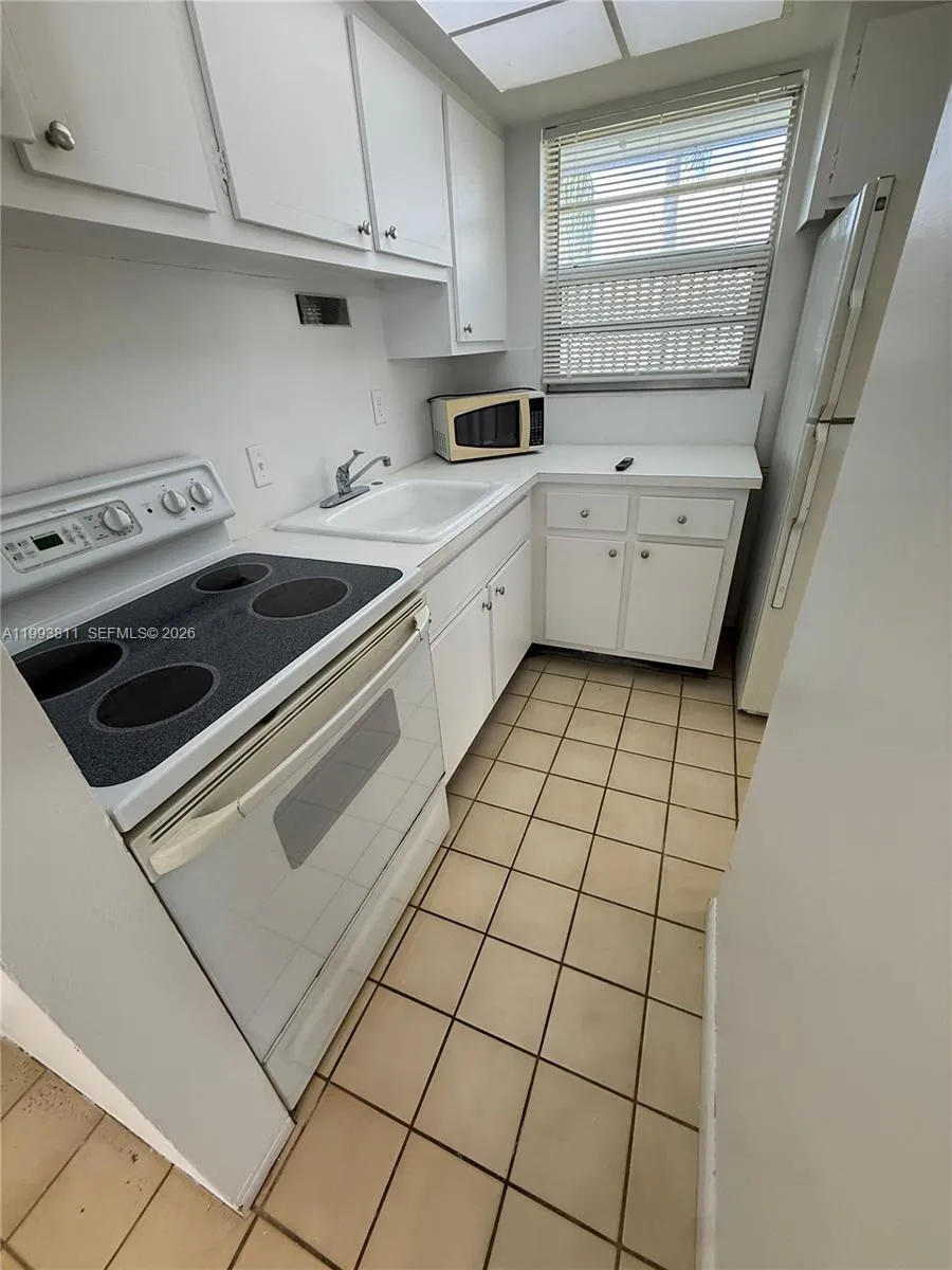 1333 E Hallandale Beach Blvd 223, Hallandale Beach, Hallandale Beach, Florida 33009, 1 Bedroom Bedrooms, ,1 BathroomBathrooms,Residential Lease,For Rent,1333 E Hallandale Beach Blvd 223, Hallandale Beach,A11993811