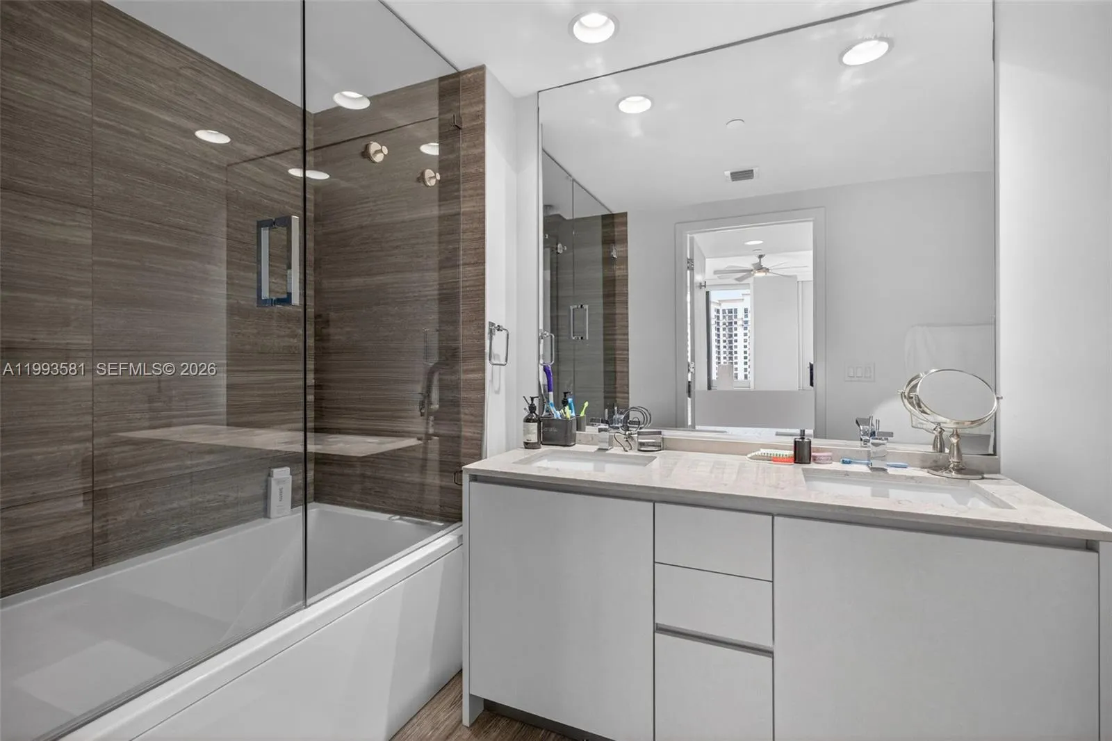 1010 E Brickell Ave 2611, Miami, Florida 33131, Miami, Florida 33131, 2 Bedrooms Bedrooms, ,1 BathroomBathrooms,Residential Lease,For Rent,1010 E Brickell Ave 2611, Miami, Florida 33131,A11993581