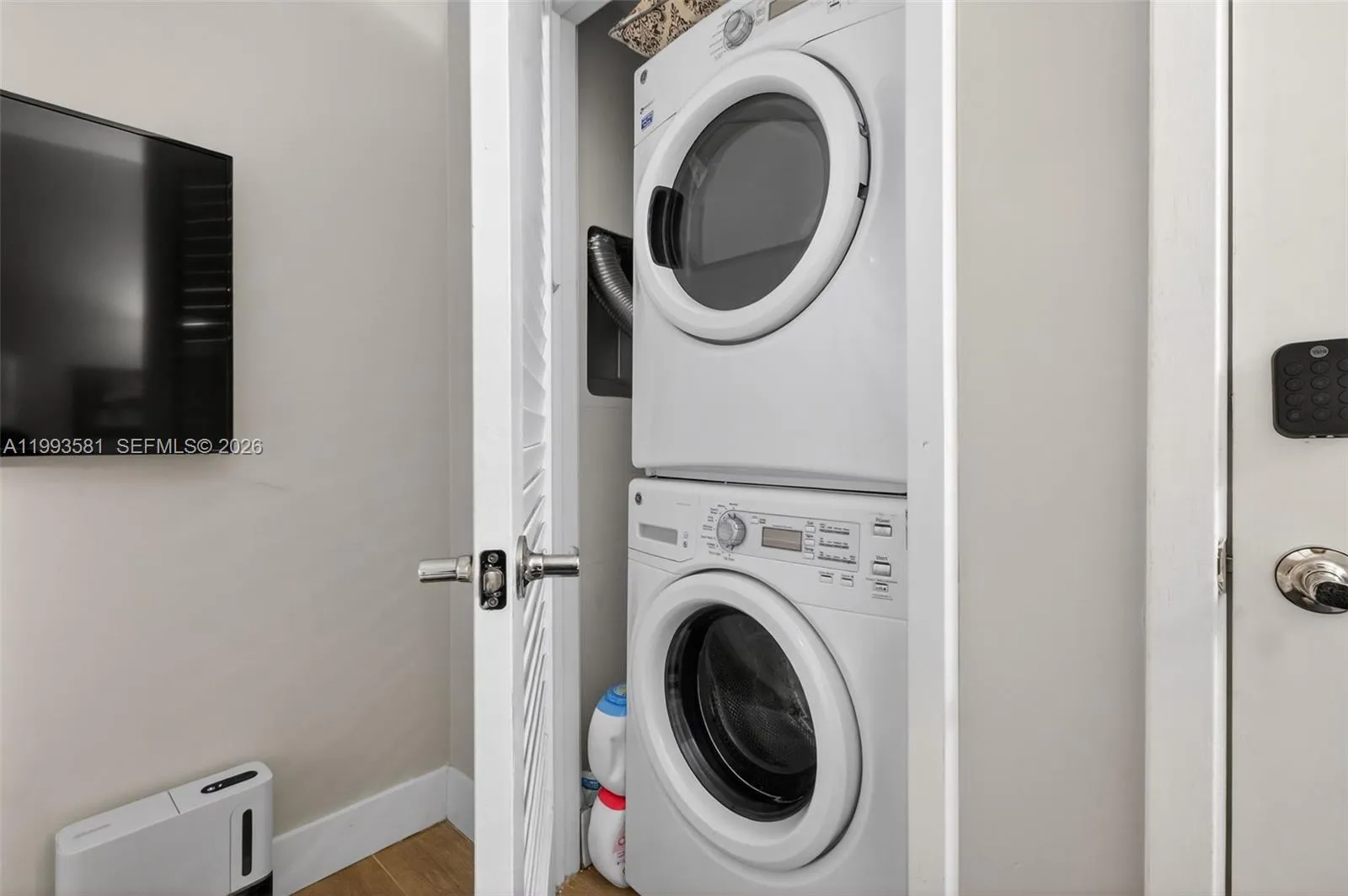 1010 E Brickell Ave 2611, Miami, Florida 33131, Miami, Florida 33131, 2 Bedrooms Bedrooms, ,1 BathroomBathrooms,Residential Lease,For Rent,1010 E Brickell Ave 2611, Miami, Florida 33131,A11993581