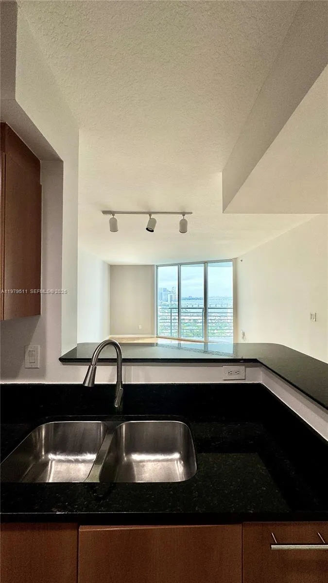 325 S Biscayne Blvd 2724, Miami, Florida 33131, Miami, Florida 33131, 1 Bedroom Bedrooms, ,1 BathroomBathrooms,Residential Lease,For Rent,325 S Biscayne Blvd 2724, Miami, Florida 33131,A11979511