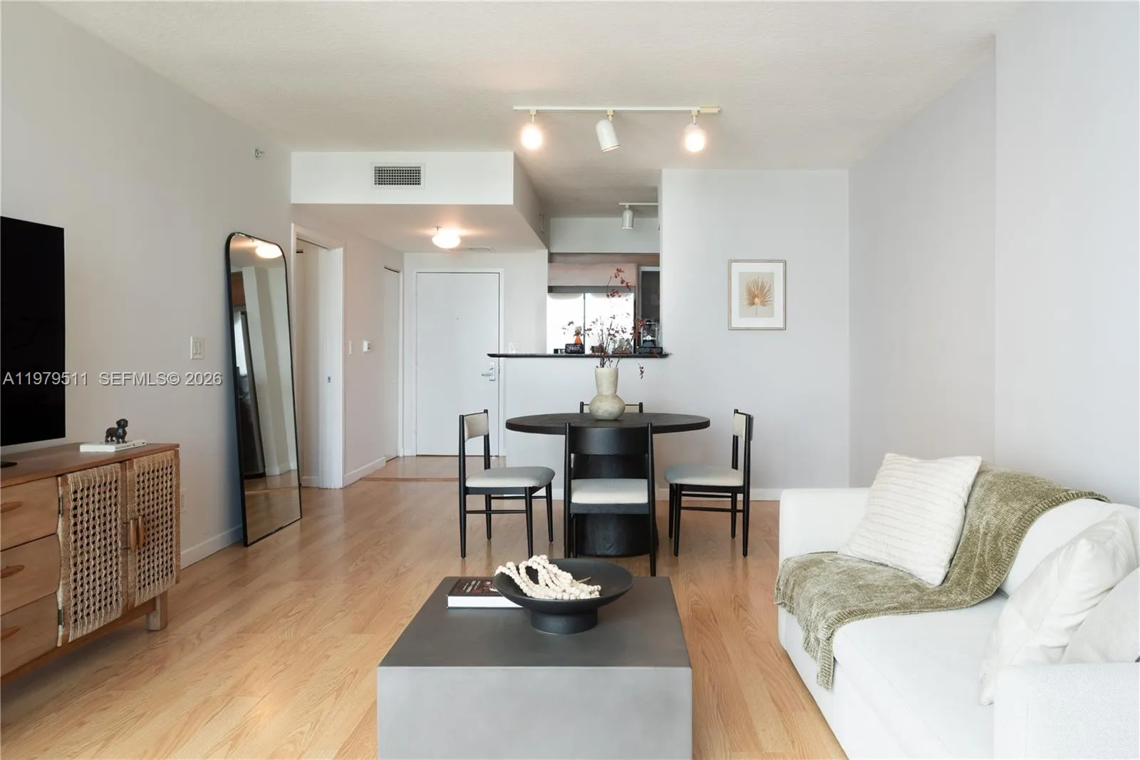 325 S Biscayne Blvd 2724, Miami, Florida 33131, Miami, Florida 33131, 1 Bedroom Bedrooms, ,1 BathroomBathrooms,Residential Lease,For Rent,325 S Biscayne Blvd 2724, Miami, Florida 33131,A11979511