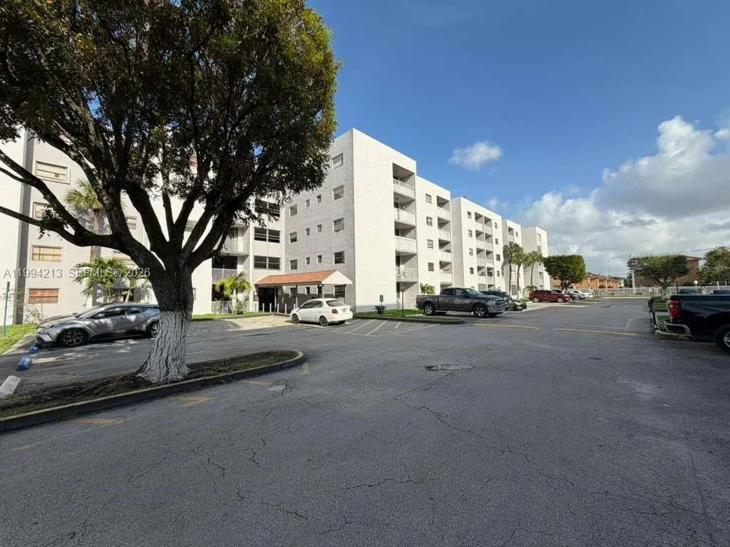8185 Nw 7th St 517, Miami, Florida 33126, Miami, Florida 33126, 2 Bedrooms Bedrooms, ,2 BathroomsBathrooms,Residential Lease,For Rent,8185 Nw 7th St 517, Miami, Florida 33126,A11994213