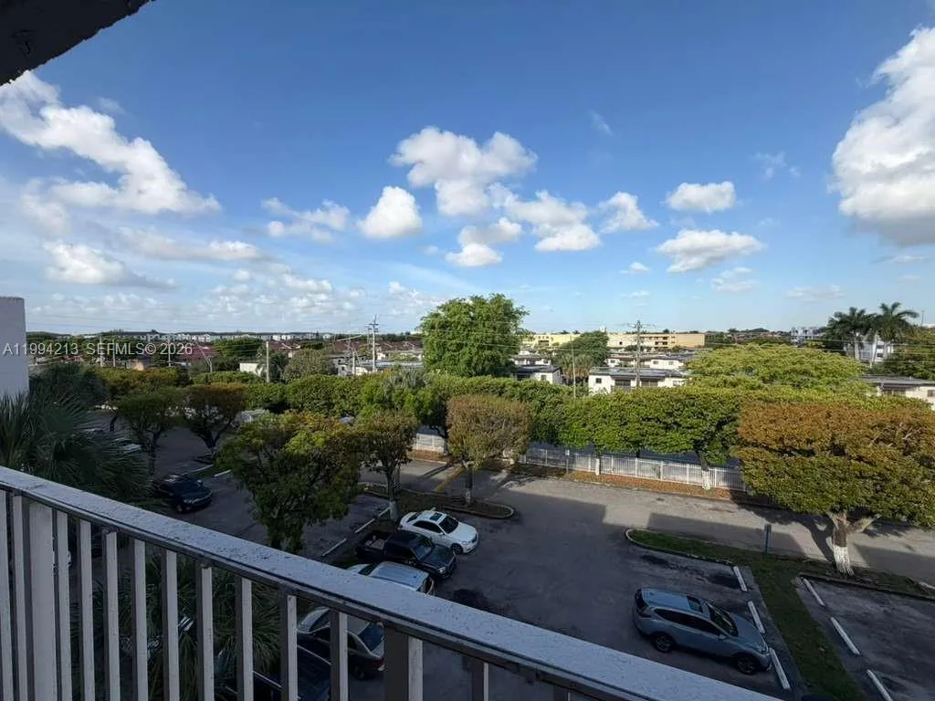 8185 Nw 7th St 517, Miami, Florida 33126, Miami, Florida 33126, 2 Bedrooms Bedrooms, ,2 BathroomsBathrooms,Residential Lease,For Rent,8185 Nw 7th St 517, Miami, Florida 33126,A11994213