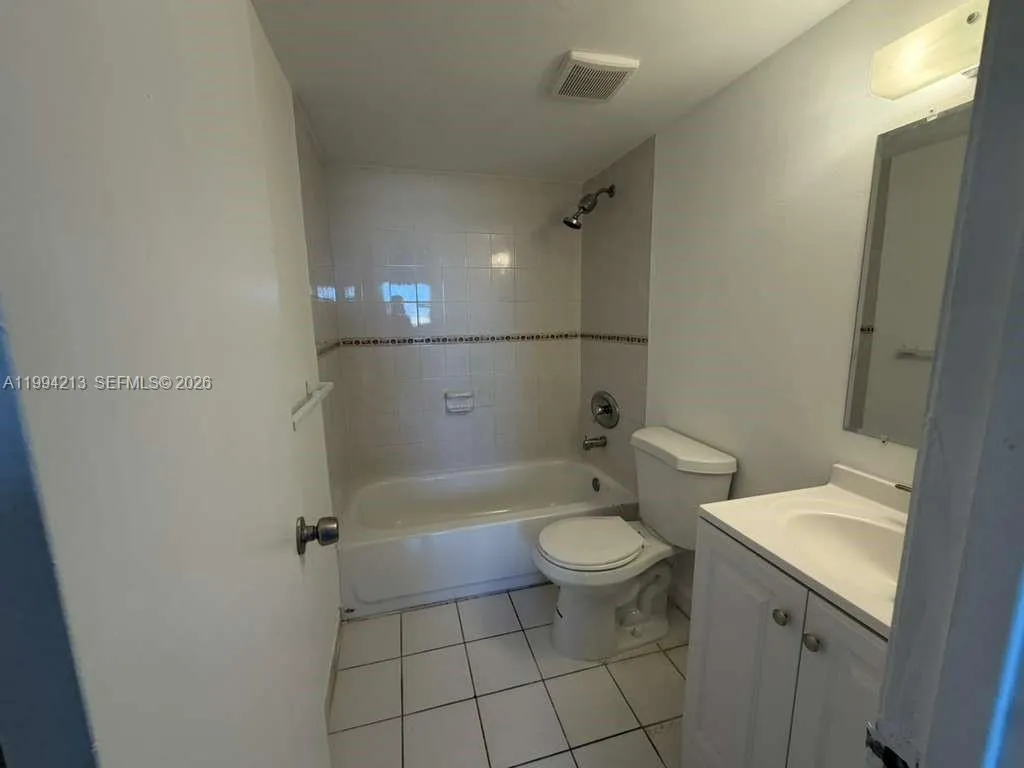 8185 Nw 7th St 517, Miami, Florida 33126, Miami, Florida 33126, 2 Bedrooms Bedrooms, ,2 BathroomsBathrooms,Residential Lease,For Rent,8185 Nw 7th St 517, Miami, Florida 33126,A11994213