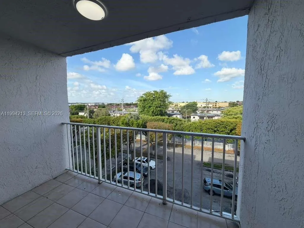 8185 Nw 7th St 517, Miami, Florida 33126, Miami, Florida 33126, 2 Bedrooms Bedrooms, ,2 BathroomsBathrooms,Residential Lease,For Rent,8185 Nw 7th St 517, Miami, Florida 33126,A11994213