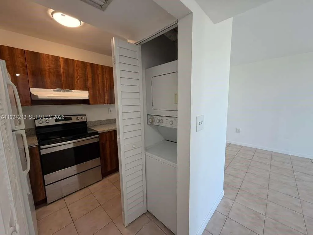 8185 Nw 7th St 517, Miami, Florida 33126, Miami, Florida 33126, 2 Bedrooms Bedrooms, ,2 BathroomsBathrooms,Residential Lease,For Rent,8185 Nw 7th St 517, Miami, Florida 33126,A11994213