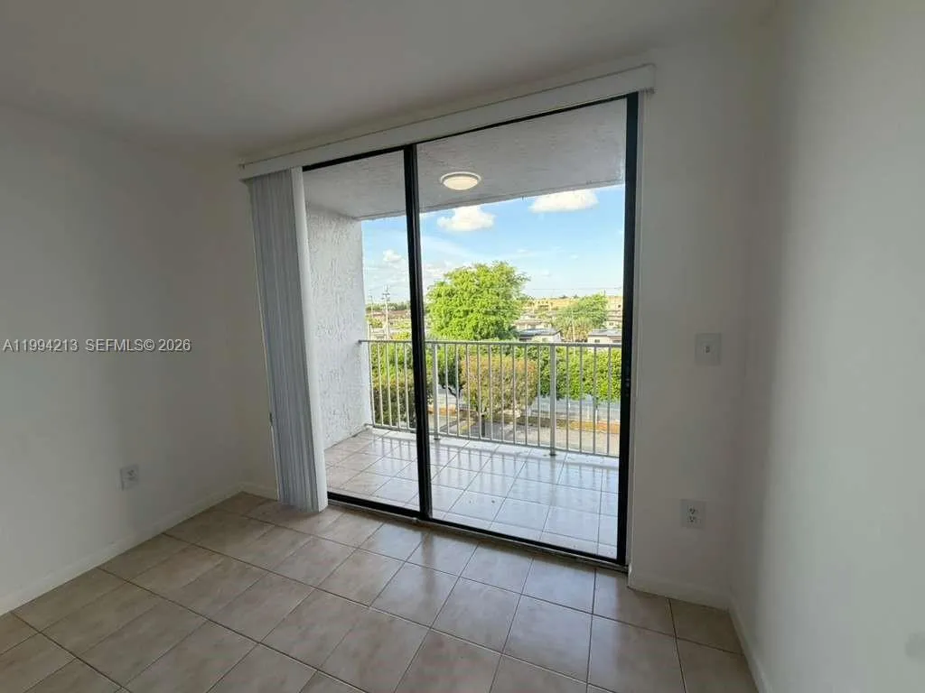 8185 Nw 7th St 517, Miami, Florida 33126, Miami, Florida 33126, 2 Bedrooms Bedrooms, ,2 BathroomsBathrooms,Residential Lease,For Rent,8185 Nw 7th St 517, Miami, Florida 33126,A11994213