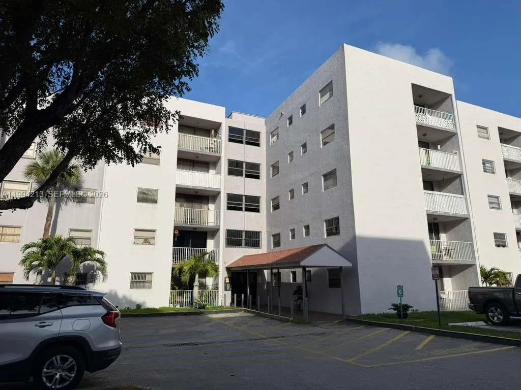 8185 Nw 7th St 517, Miami, Florida 33126, Miami, Florida 33126, 2 Bedrooms Bedrooms, ,2 BathroomsBathrooms,Residential Lease,For Rent,8185 Nw 7th St 517, Miami, Florida 33126,A11994213