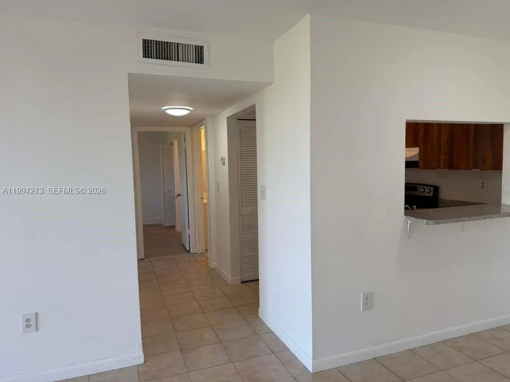 8185 Nw 7th St 517, Miami, Florida 33126, Miami, Florida 33126, 2 Bedrooms Bedrooms, ,2 BathroomsBathrooms,Residential Lease,For Rent,8185 Nw 7th St 517, Miami, Florida 33126,A11994213