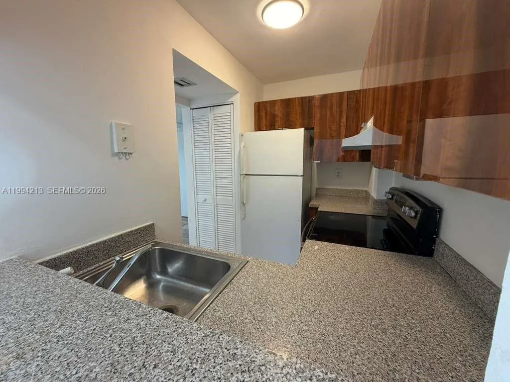8185 Nw 7th St 517, Miami, Florida 33126, Miami, Florida 33126, 2 Bedrooms Bedrooms, ,2 BathroomsBathrooms,Residential Lease,For Rent,8185 Nw 7th St 517, Miami, Florida 33126,A11994213