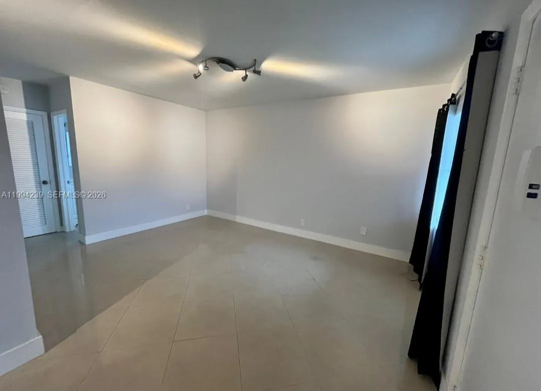 1824 Monroe St 8, Hollywood, Florida 33020, Hollywood, Florida 33020, 1 Bedroom Bedrooms, ,1 BathroomBathrooms,Residential Lease,For Rent,1824 Monroe St 8, Hollywood, Florida 33020,A11994239