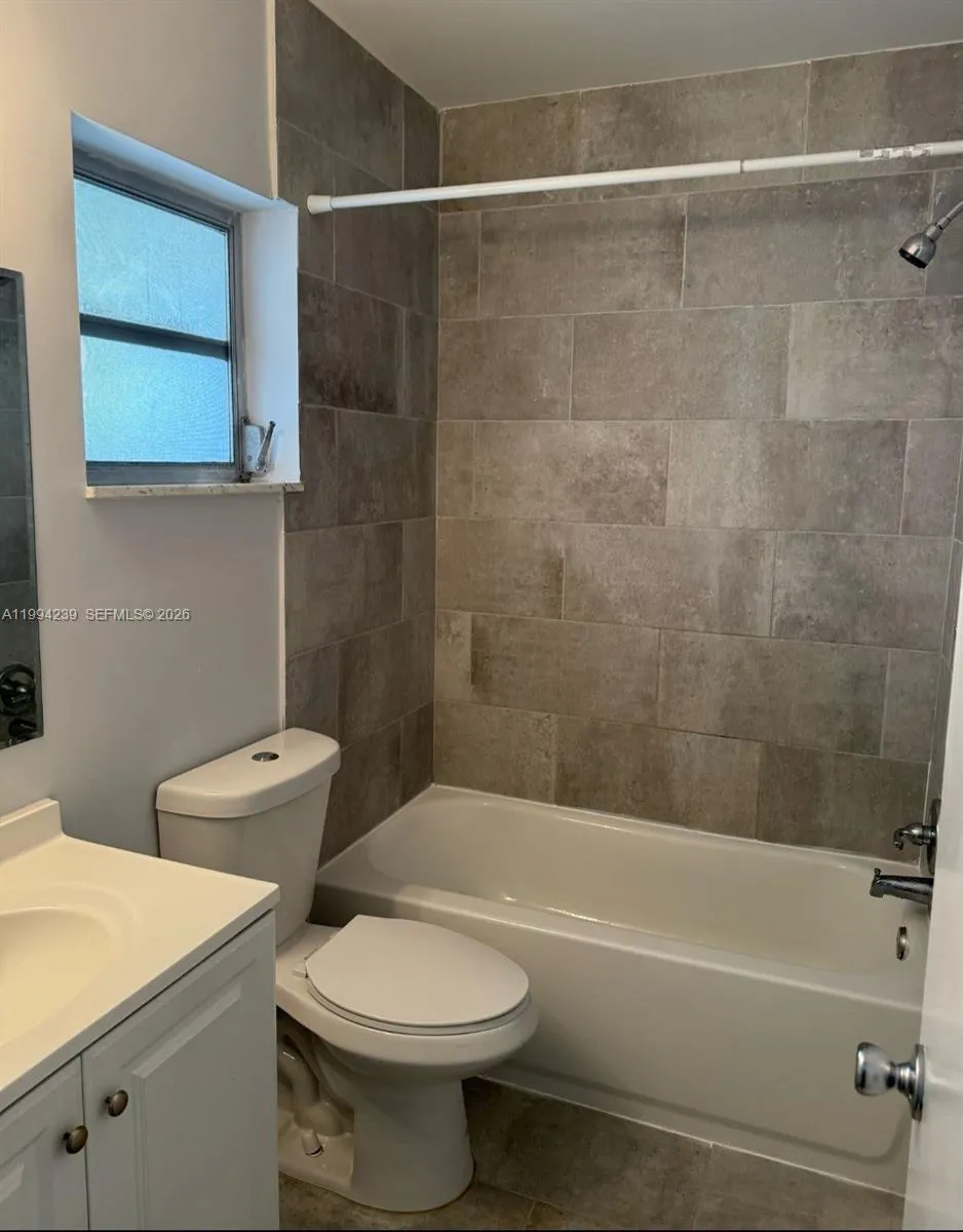 1824 Monroe St 8, Hollywood, Florida 33020, Hollywood, Florida 33020, 1 Bedroom Bedrooms, ,1 BathroomBathrooms,Residential Lease,For Rent,1824 Monroe St 8, Hollywood, Florida 33020,A11994239