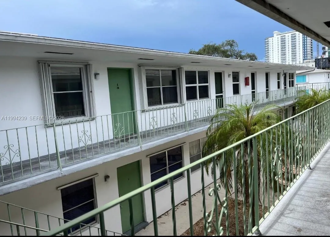 1824 Monroe St 8, Hollywood, Florida 33020, Hollywood, Florida 33020, 1 Bedroom Bedrooms, ,1 BathroomBathrooms,Residential Lease,For Rent,1824 Monroe St 8, Hollywood, Florida 33020,A11994239