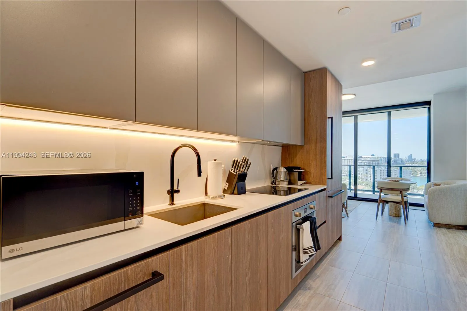 580 72nd St 1708, Miami Beach, Florida 33141, Miami Beach, Florida 33141, 2 Bedrooms Bedrooms, ,2 BathroomsBathrooms,Residential,For Sale,580 72nd St 1708, Miami Beach, Florida 33141,A11994243