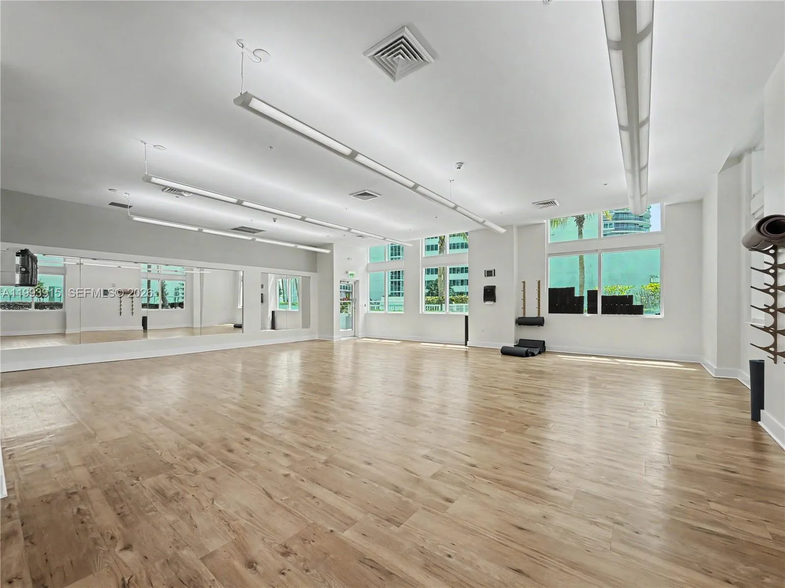 1900 N Bayshore Dr 3811, Miami, Florida 33132, Miami, Florida 33132, 2 Bedrooms Bedrooms, ,2 BathroomsBathrooms,Residential Lease,For Rent,1900 N Bayshore Dr 3811, Miami, Florida 33132,A11993915