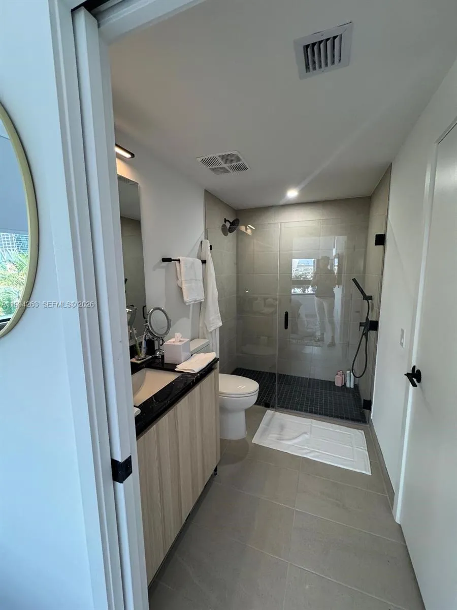 225 N Miami Ave 302, Miami, Florida 33128, Miami, Florida 33128, 1 Bedroom Bedrooms, ,1 BathroomBathrooms,Residential Lease,For Rent,225 N Miami Ave 302, Miami, Florida 33128,A11994263