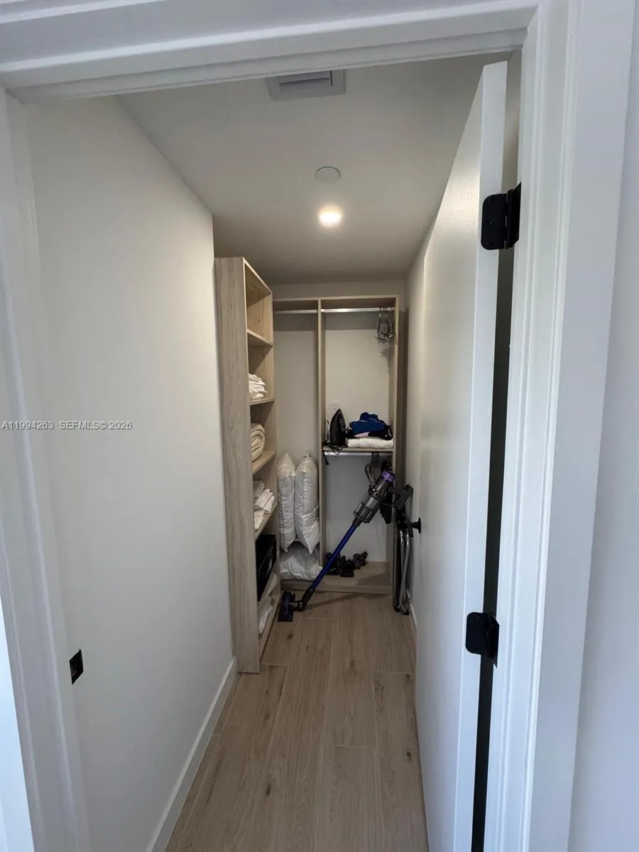 225 N Miami Ave 302, Miami, Florida 33128, Miami, Florida 33128, 1 Bedroom Bedrooms, ,1 BathroomBathrooms,Residential Lease,For Rent,225 N Miami Ave 302, Miami, Florida 33128,A11994263