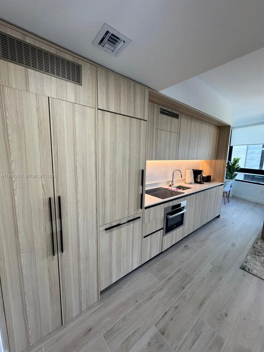 225 N Miami Ave 302, Miami, Florida 33128, Miami, Florida 33128, 1 Bedroom Bedrooms, ,1 BathroomBathrooms,Residential Lease,For Rent,225 N Miami Ave 302, Miami, Florida 33128,A11994263