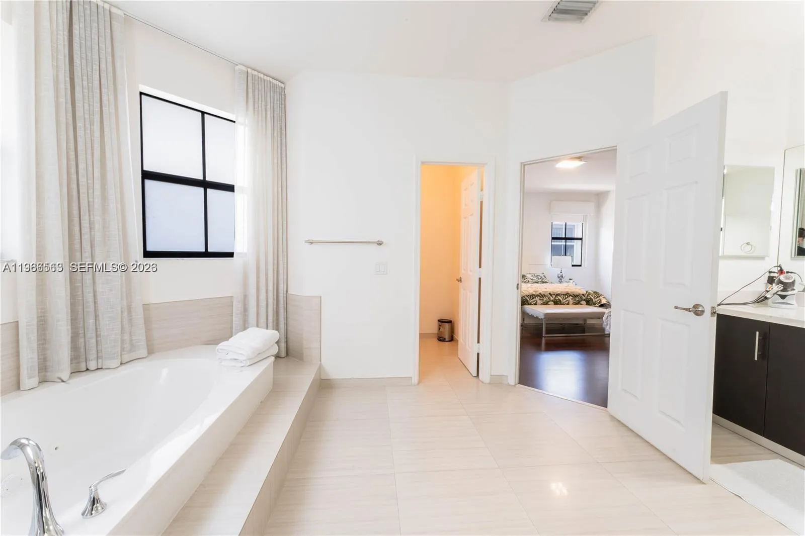 10560 Nw 69 Ter 10560, Doral, Florida 33178, Doral, Florida 33178, 4 Bedrooms Bedrooms, ,4 BathroomsBathrooms,Residential Lease,For Rent,10560 Nw 69 Ter 10560, Doral, Florida 33178,A11966563