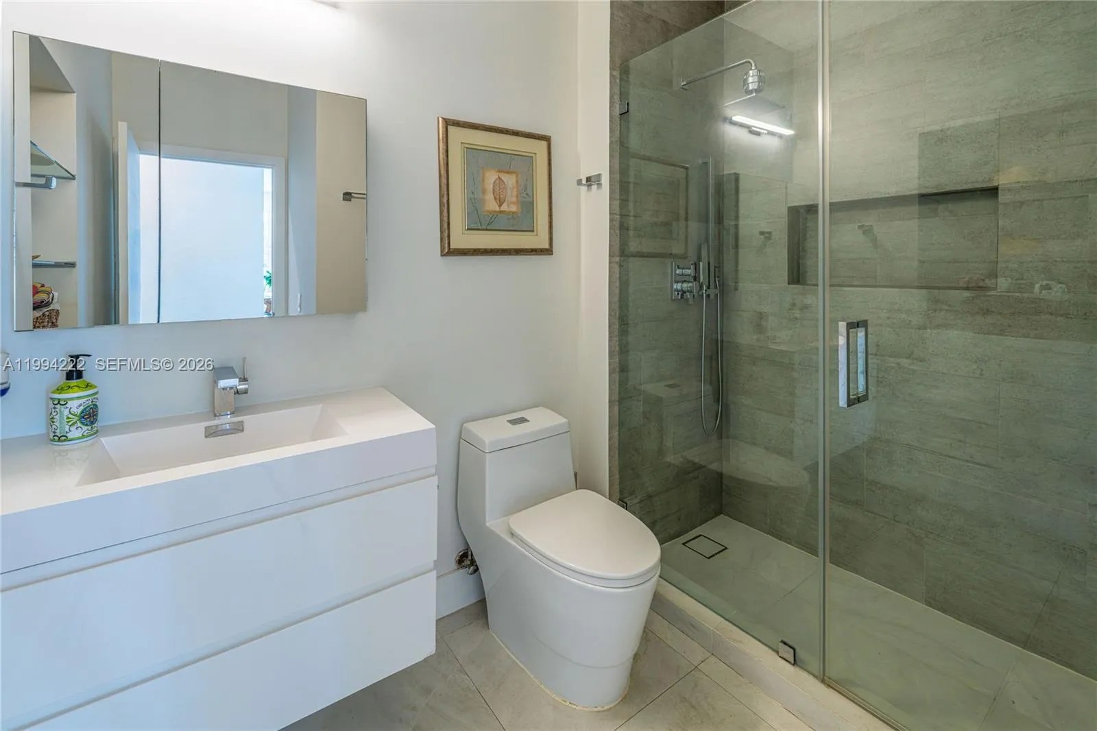 Full guest bathroom downstairs