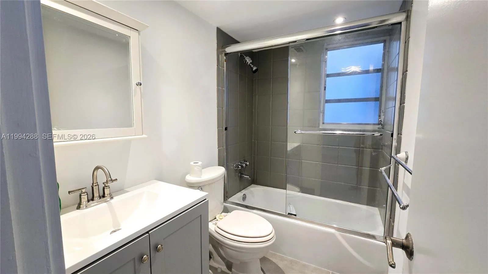 1811 Jefferson St 202, Hollywood, Florida 33020, Hollywood, Florida 33020, 1 Bedroom Bedrooms, ,1 BathroomBathrooms,Residential Lease,For Rent,1811 Jefferson St 202, Hollywood, Florida 33020,A11994288