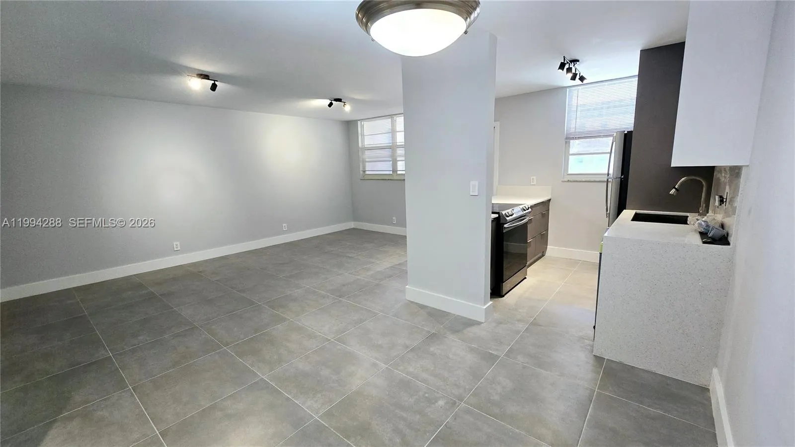 1811 Jefferson St 202, Hollywood, Florida 33020, Hollywood, Florida 33020, 1 Bedroom Bedrooms, ,1 BathroomBathrooms,Residential Lease,For Rent,1811 Jefferson St 202, Hollywood, Florida 33020,A11994288