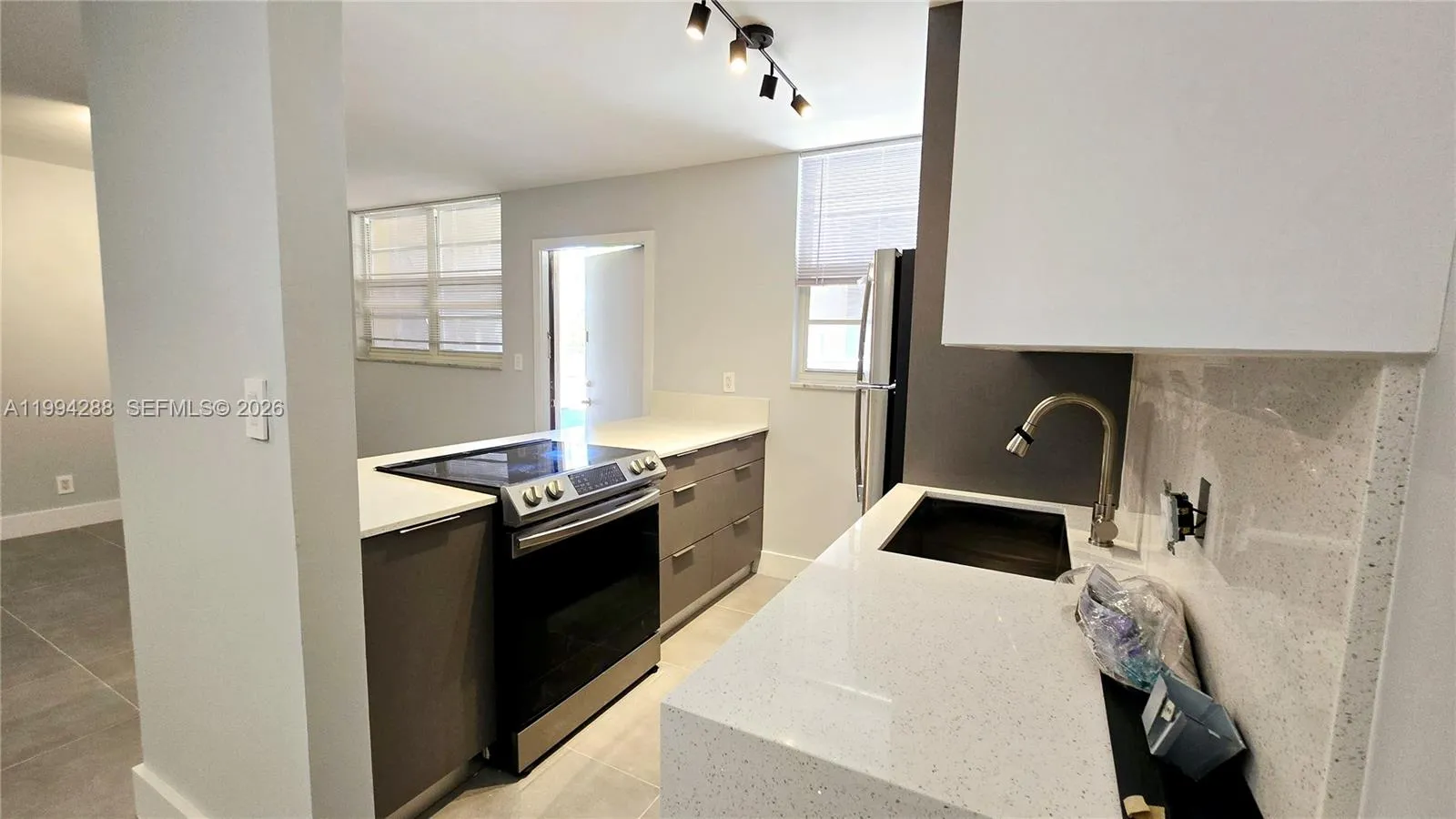 1811 Jefferson St 202, Hollywood, Florida 33020, Hollywood, Florida 33020, 1 Bedroom Bedrooms, ,1 BathroomBathrooms,Residential Lease,For Rent,1811 Jefferson St 202, Hollywood, Florida 33020,A11994288