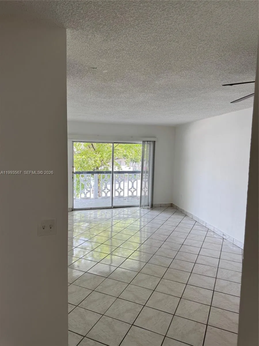 11 Sw 52nd Ave 1b, Miami, Florida 33134, Miami, Florida 33134, 2 Bedrooms Bedrooms, ,2 BathroomsBathrooms,Residential Lease,For Rent,11 Sw 52nd Ave 1b, Miami, Florida 33134,A11993567