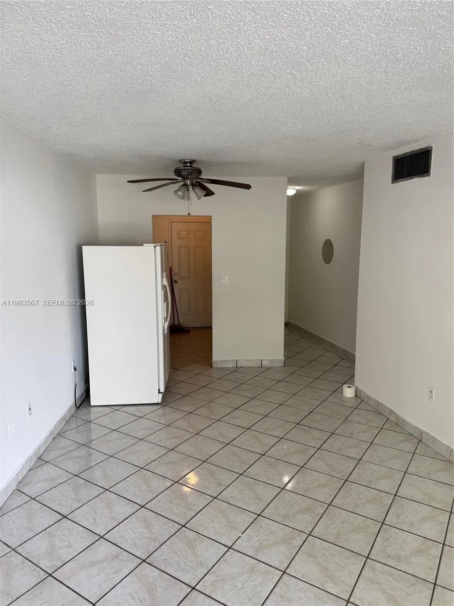 11 Sw 52nd Ave 1b, Miami, Florida 33134, Miami, Florida 33134, 2 Bedrooms Bedrooms, ,2 BathroomsBathrooms,Residential Lease,For Rent,11 Sw 52nd Ave 1b, Miami, Florida 33134,A11993567