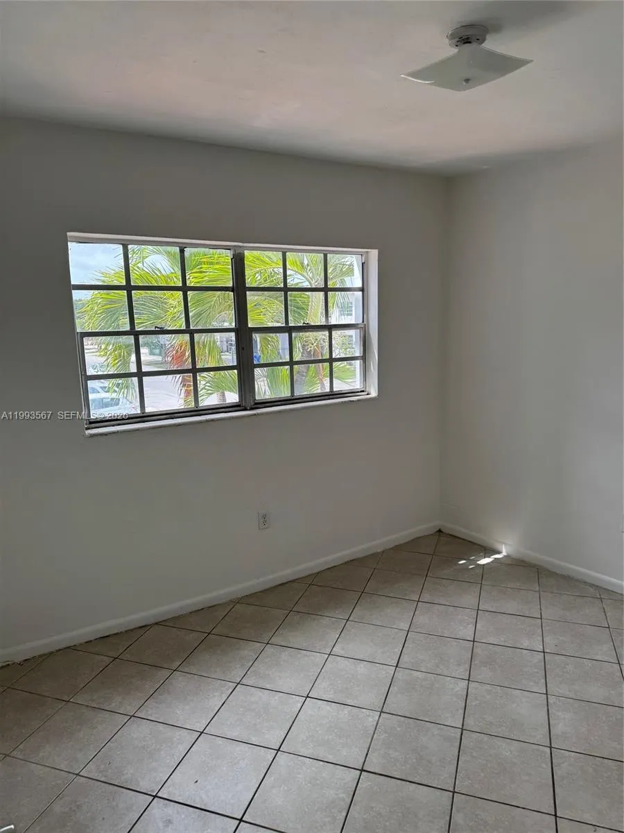 11 Sw 52nd Ave 1b, Miami, Florida 33134, Miami, Florida 33134, 2 Bedrooms Bedrooms, ,2 BathroomsBathrooms,Residential Lease,For Rent,11 Sw 52nd Ave 1b, Miami, Florida 33134,A11993567