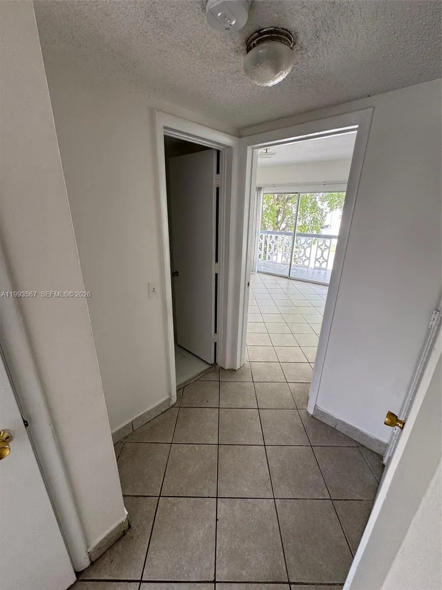 11 Sw 52nd Ave 1b, Miami, Florida 33134, Miami, Florida 33134, 2 Bedrooms Bedrooms, ,2 BathroomsBathrooms,Residential Lease,For Rent,11 Sw 52nd Ave 1b, Miami, Florida 33134,A11993567