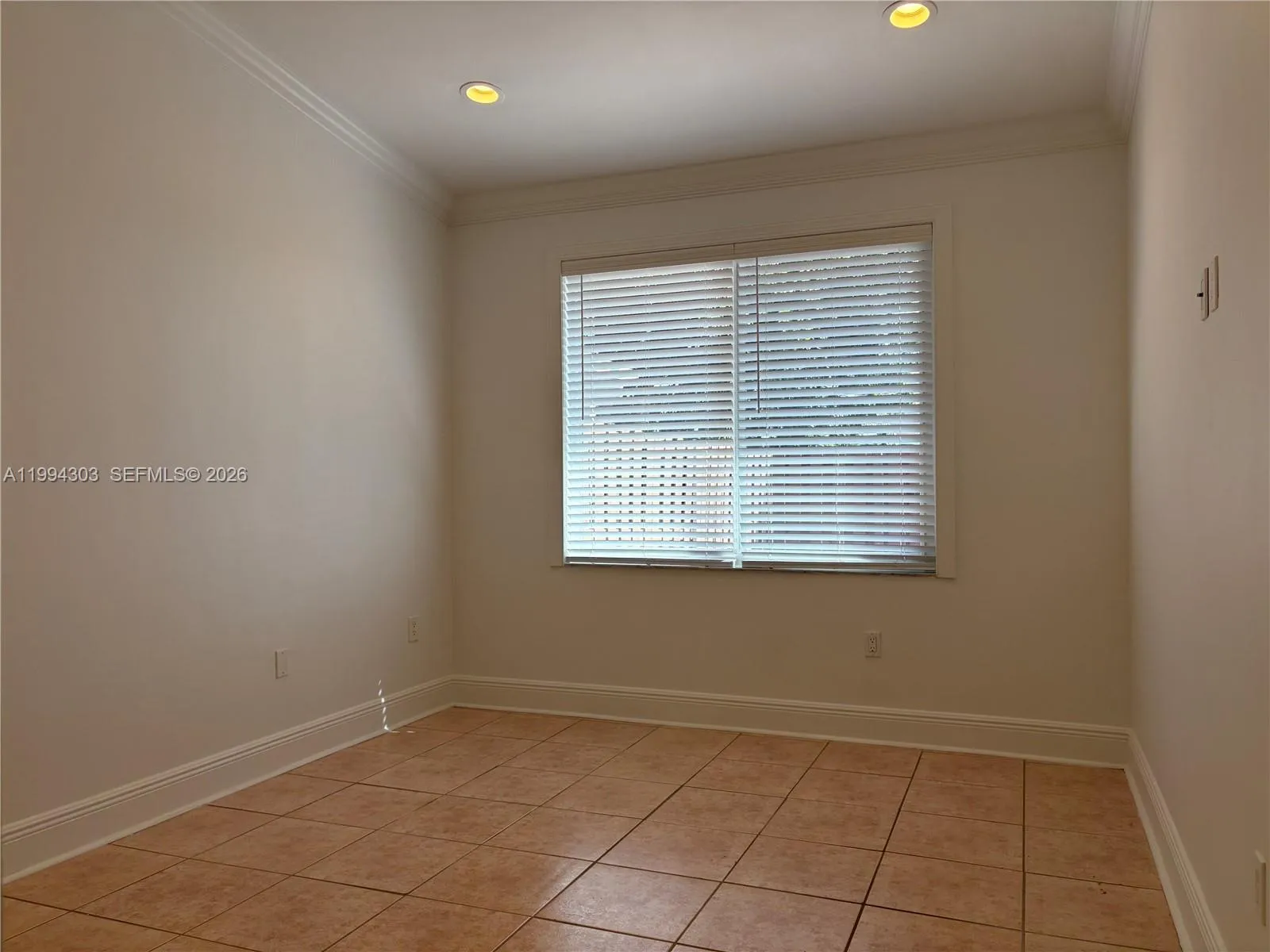 6702 Nw 190th St 6702, Hialeah, Florida 33015, Hialeah, Florida 33015, 2 Bedrooms Bedrooms, ,2 BathroomsBathrooms,Residential Lease,For Rent,6702 Nw 190th St 6702, Hialeah, Florida 33015,A11994303