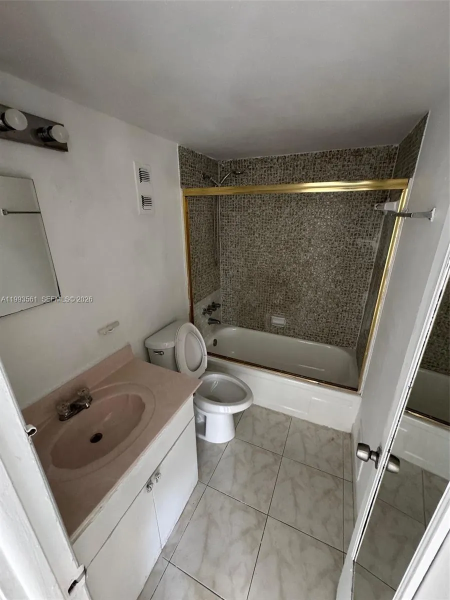 5505 Nw 7th St W202, Miami, Florida 33126, Miami, Florida 33126, 2 Bedrooms Bedrooms, ,2 BathroomsBathrooms,Residential Lease,For Rent,5505 Nw 7th St W202, Miami, Florida 33126,A11993561