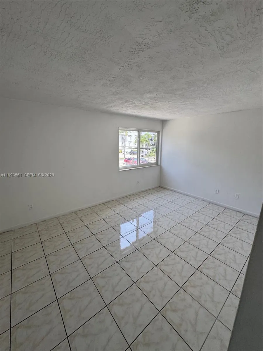 5505 Nw 7th St W202, Miami, Florida 33126, Miami, Florida 33126, 2 Bedrooms Bedrooms, ,2 BathroomsBathrooms,Residential Lease,For Rent,5505 Nw 7th St W202, Miami, Florida 33126,A11993561